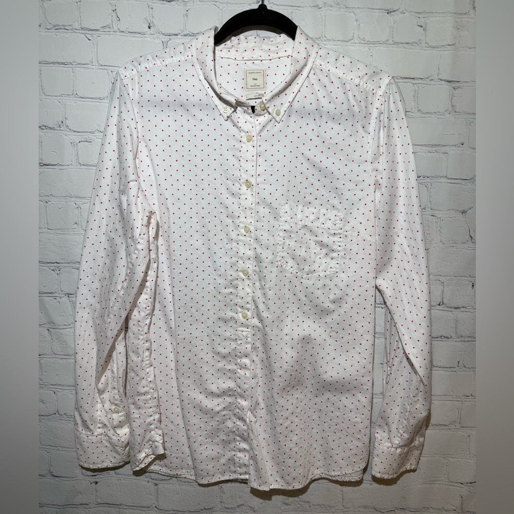 GAP The Tailored Shirt size large white with pink polka dots